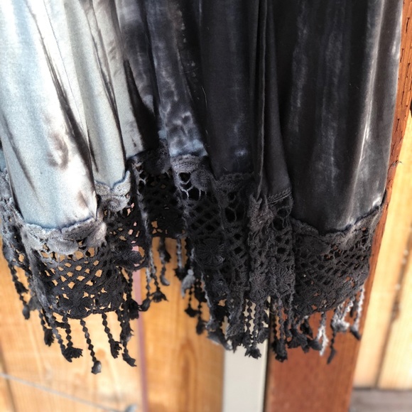 Sweet boho style navy and white tie die vest - Picture 2 of 4